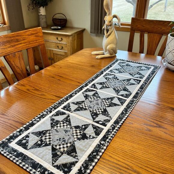 FARMHOUSE TABLE RUNNER, handmade - Picture 1 of 5
